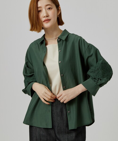 grove(グローブ)の「さりげなく華やぐ レースボリュームスリーブシャツ(シャツ/ブラウス・レディース・オフホワイト/ブラック/ネイビー系2/ダークグリーン/ネイビー・05/04/03/02)」の15枚目の写真