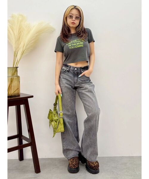 EVRIS（エヴリス）の「ミドルウエストケミカルワイドデニムパンツ（デニムパンツ・レディース・ブラック/ブルー・SMALL/MEDIUM）」の13枚目の写真