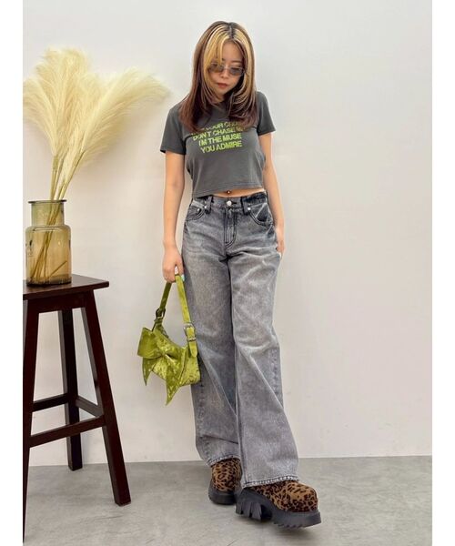 EVRIS（エヴリス）の「ミドルウエストケミカルワイドデニムパンツ（デニムパンツ・レディース・ブラック/ブルー・SMALL/MEDIUM）」の14枚目の写真