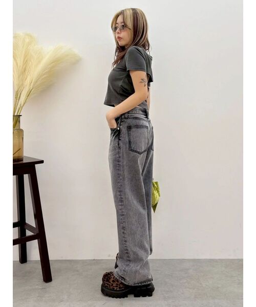 EVRIS（エヴリス）の「ミドルウエストケミカルワイドデニムパンツ（デニムパンツ・レディース・ブラック/ブルー・SMALL/MEDIUM）」の15枚目の写真