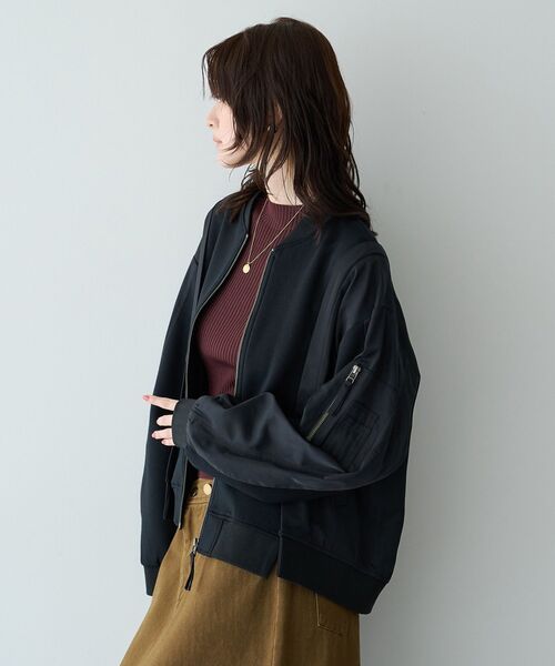 Editt by YECCA VECCA(エディットバイイェッカヴェッカ)の「異素材切替MA-1風ブルゾン(ブルゾン・レディース・カーキ/ブラック・FREE)」の2枚目の写真