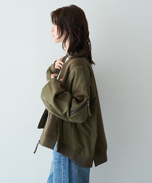 Editt by YECCA VECCA(エディットバイイェッカヴェッカ)の「異素材切替MA-1風ブルゾン(ブルゾン・レディース・カーキ/ブラック・FREE)」の4枚目の写真