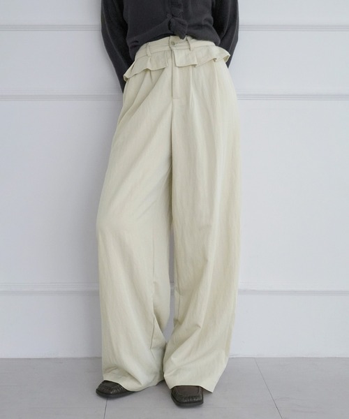 by muni:r(バイ ムニール)の「デューン ラッフル ウエスト コットンパンツ/2026 AW COLLECTION(その他パンツ・レディース・ベージュ/ブラック・SMALL/MEDIUM)」の14枚目の写真