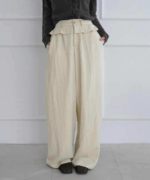by muni:r(バイ ムニール)の「デューン ラッフル ウエスト コットンパンツ/2026 AW COLLECTION(その他パンツ・レディース・ベージュ/ブラック・SMALL/MEDIUM)」の15枚目の写真