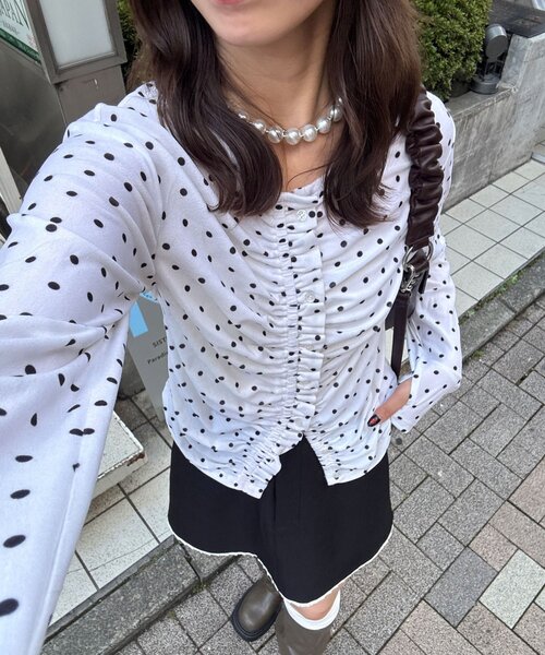 CIAOPANIC（チャオパニック）の「フロントシャーリングドットベロアトップス（Tシャツ/カットソー・レディース・ブラウン/ブラック/ホワイト/レッド/ネイビー・ONE SIZE）」の2枚目の写真