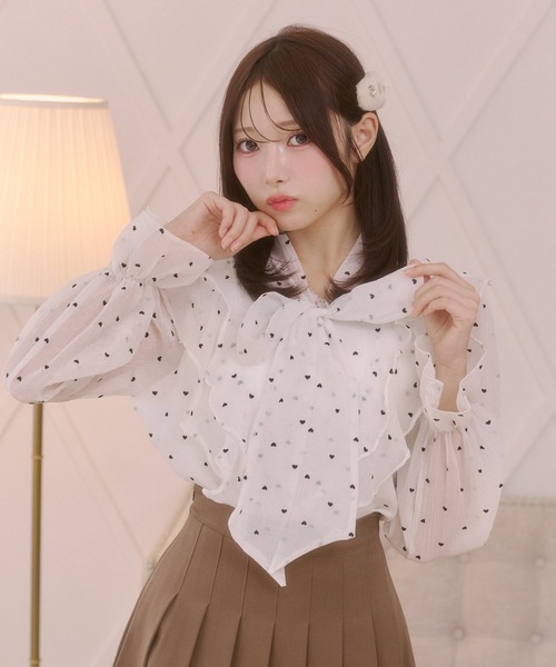 Rmine(アールマイン)の「ハートドット柄 ビッグボウタイ フリル シフォンブラウス(シャツ/ブラウス・レディース・ピンク/ブラック/ホワイト・FREE)」の2枚目の写真