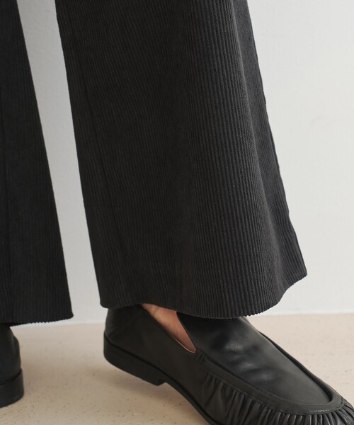 UNFILO(アンフィーロ)の「ストレッチコーデュロイ ワイドパンツ(その他パンツ・レディース・グレー系/ベージュ系/ネイビー系/ピンク系・MEDIUM/SMALL/LARGE)」の17枚目の写真