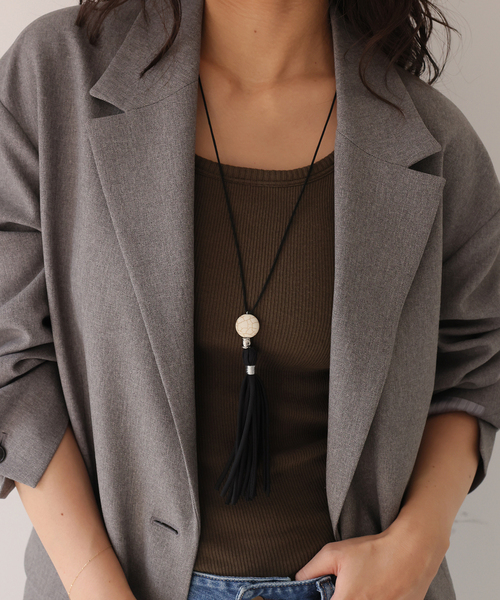 SLOBE IENA(スローブイエナ)の「suxu/スゥ SLOBE別注 tassel necklace(ネックレス・レディース・ホワイト/ブラック・FREE)」の3枚目の写真