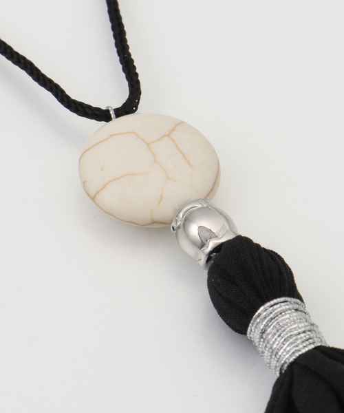 SLOBE IENA(スローブイエナ)の「suxu/スゥ SLOBE別注 tassel necklace(ネックレス・レディース・ホワイト/ブラック・FREE)」の10枚目の写真