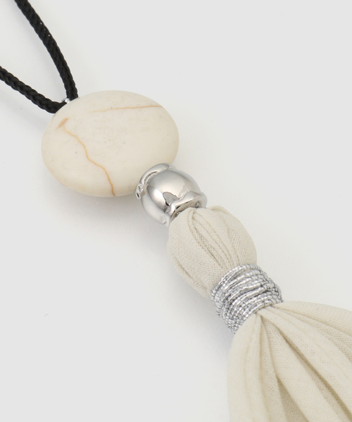 SLOBE IENA(スローブイエナ)の「suxu/スゥ SLOBE別注 tassel necklace(ネックレス・レディース・ホワイト/ブラック・FREE)」の12枚目の写真