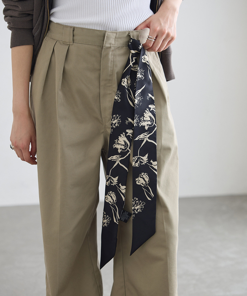 journal standard L'essage（ジャーナルスタンダードレサージュ）の「AENEIS/エネス Nostalgia Flowers Silk Twill Bandeau スカーフ（バンダナ/スカーフ・レディース・ブラック・FREE）」の2枚目の写真