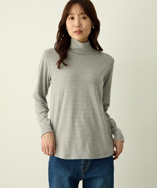 Petit Honfleur(プチオンフルール)の「アクセントステッチハイネックプルオーバー【無地・ボーダー】(Tシャツ/カットソー・レディース・レッド/ネイビー/サックスブルー/グレー・M/L)」の1枚目の写真