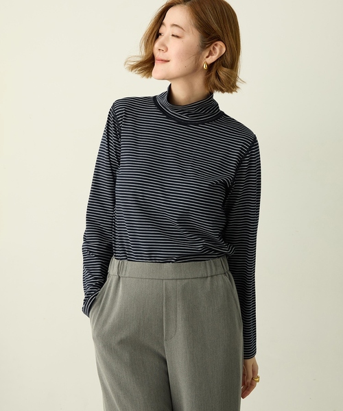 Petit Honfleur(プチオンフルール)の「アクセントステッチハイネックプルオーバー【無地・ボーダー】(Tシャツ/カットソー・レディース・レッド/ネイビー/サックスブルー/グレー・M/L)」の11枚目の写真