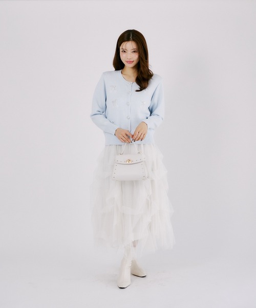 tocco closet（トッコ　クローゼット）の「チェリービジュー付きパール釦ラメ入りニットカーディガン（カーディガン/ボレロ・レディース・オフホワイト/ライトブルー/ピンク・M）」の11枚目の写真