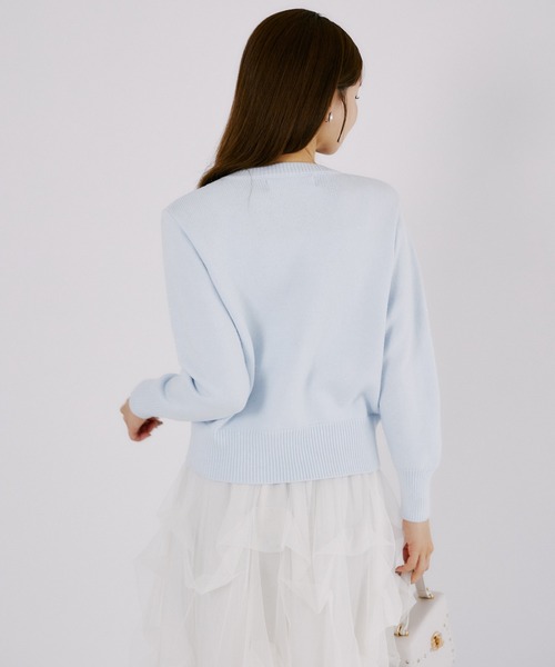 tocco closet（トッコ　クローゼット）の「チェリービジュー付きパール釦ラメ入りニットカーディガン（カーディガン/ボレロ・レディース・オフホワイト/ライトブルー/ピンク・M）」の17枚目の写真