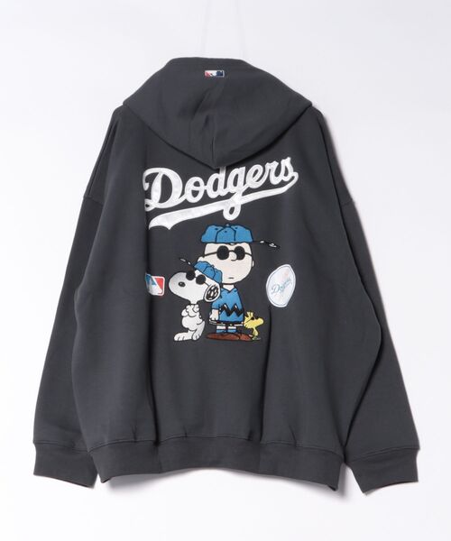 PEANUTS(ピーナッツ)の「【PEANUTS/ピーナッツ】【ユニセックスデザインでリンクコーデにも◎】MLB×PEANUTS 裏起毛ジップパーカー 保温 キャラクター ドジャース ヤンキース ホワイトソックス(パーカー・メンズ・ベージュ系その他3/ブラック系その他3/ブルー系その他2/グレー系その他2/ブラック系その他/グレー系その他・X-LARGE/LARGE/MEDIUM)」の10枚目の写真