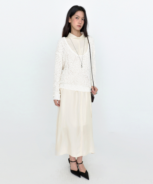 MONGDOL(モンドル)の「シルキー ハーフネック ドレープ ロングワンピース アイボリー MDOP059IVORY(ワンピース・レディース・その他・F)」の2枚目の写真