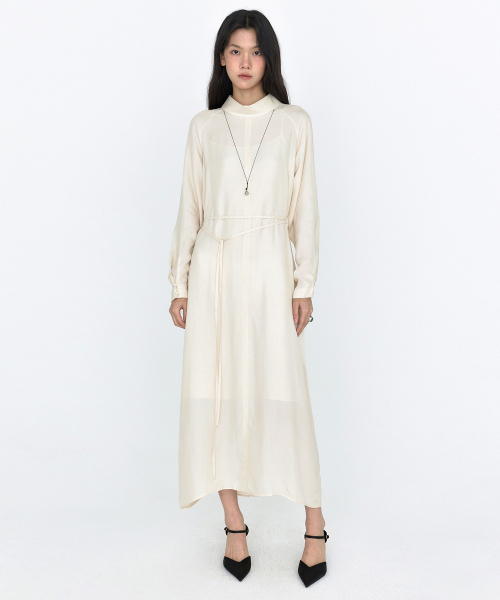 MONGDOL(モンドル)の「シルキー ハーフネック ドレープ ロングワンピース アイボリー MDOP059IVORY(ワンピース・レディース・その他・F)」の5枚目の写真