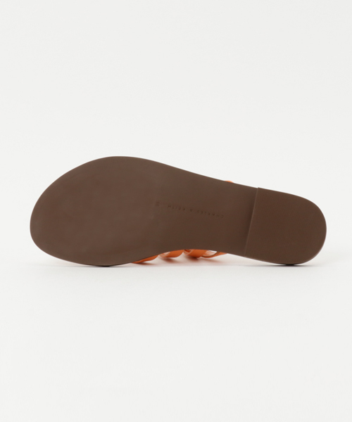 CHARLES & KEITH(チャールズ & キース)の「マルチストラップトングサンダル / MULTI-STRAP THONG SANDALS(サンダル・レディース・ゴールド/ダークブラウン/オレンジ・23cm/24.5cm/23.5cm/22.5cm/24cm)」の5枚目の写真