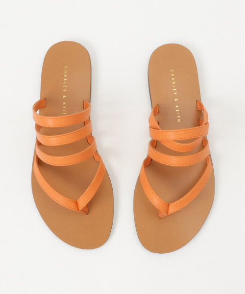 CHARLES & KEITH(チャールズ & キース)の「マルチストラップトングサンダル / MULTI-STRAP THONG SANDALS(サンダル・レディース・ゴールド/ダークブラウン/オレンジ・23cm/24.5cm/23.5cm/22.5cm/24cm)」の7枚目の写真