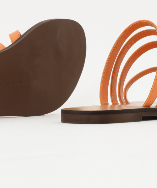 CHARLES & KEITH(チャールズ & キース)の「マルチストラップトングサンダル / MULTI-STRAP THONG SANDALS(サンダル・レディース・ゴールド/ダークブラウン/オレンジ・23cm/24.5cm/23.5cm/22.5cm/24cm)」の10枚目の写真