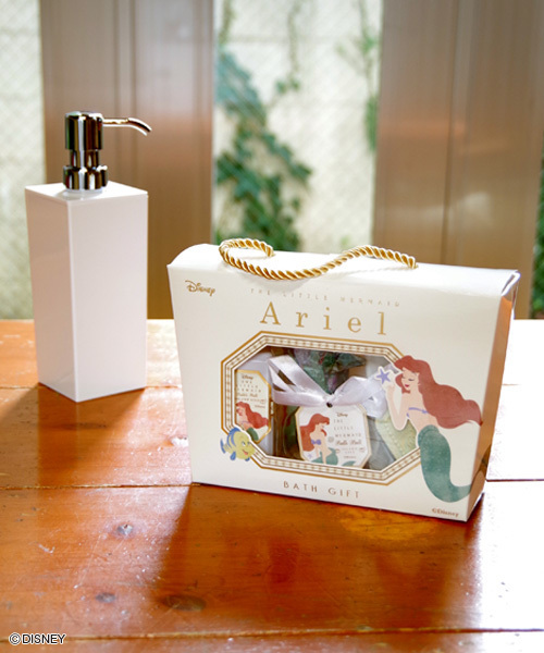 Disney ディズニー の Disney Lifestyle Collection ディズニー バスギフト M コスメキット ギフトセット Wear