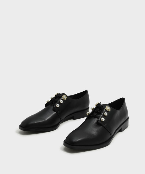 CHARLES & KEITH(チャールズ & キース)の「エンベリッシュノーテッドオックスフォード / EMBELLISHED KNOTTED OXFORDS(ローファー・レディース・ブラック/シルバー・22.5cm/23.5cm/23cm/24.5cm/25cm)」の4枚目の写真