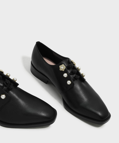 CHARLES & KEITH(チャールズ & キース)の「エンベリッシュノーテッドオックスフォード / EMBELLISHED KNOTTED OXFORDS(ローファー・レディース・ブラック/シルバー・22.5cm/23.5cm/23cm/24.5cm/25cm)」の6枚目の写真