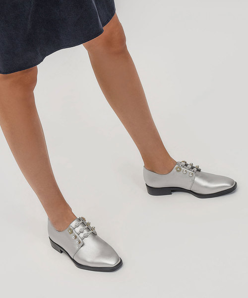 CHARLES & KEITH(チャールズ & キース)の「エンベリッシュノーテッドオックスフォード / EMBELLISHED KNOTTED OXFORDS(ローファー・レディース・ブラック/シルバー・22.5cm/23.5cm/23cm/24.5cm/25cm)」の9枚目の写真