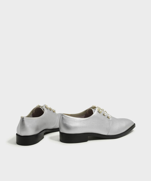 CHARLES & KEITH(チャールズ & キース)の「エンベリッシュノーテッドオックスフォード / EMBELLISHED KNOTTED OXFORDS(ローファー・レディース・ブラック/シルバー・22.5cm/23.5cm/23cm/24.5cm/25cm)」の11枚目の写真