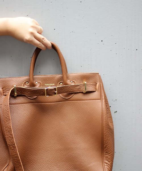 FRAMeWORK（フレームワーク）の「YOUNG＆OLSEN別注エンボスレザー