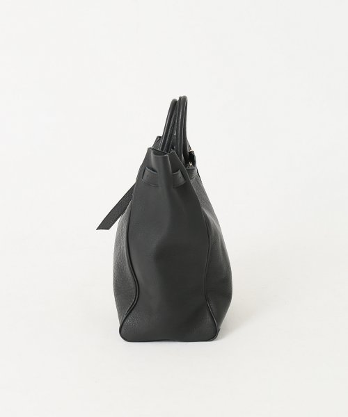 FRAMeWORK（フレームワーク）の「YOUNG＆OLSEN別注エンボスレザー