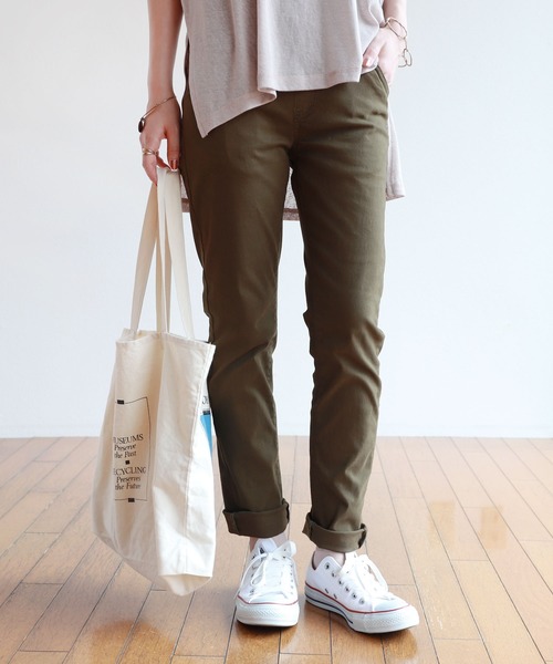 andme（アンドミー）の「ストレッチ綿ツイルチノパンツ ウエストゴム（チノパンツ・レディース・チャコールグレー/ブラック/ベージュ/カーキ・M/L）」の4枚目の写真