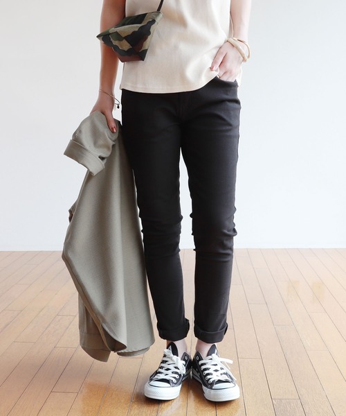 andme（アンドミー）の「ストレッチ綿ツイルチノパンツ ウエストゴム（チノパンツ・レディース・チャコールグレー/ブラック/ベージュ/カーキ・M/L）」の2枚目の写真