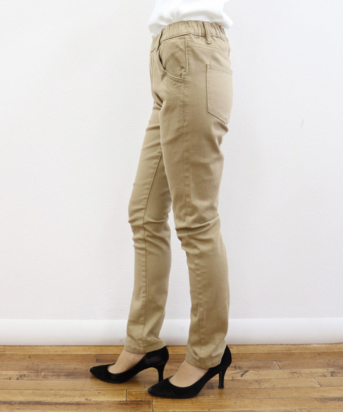 andme（アンドミー）の「ストレッチ綿ツイルチノパンツ ウエストゴム（チノパンツ・レディース・チャコールグレー/ブラック/ベージュ/カーキ・M/L）」の6枚目の写真