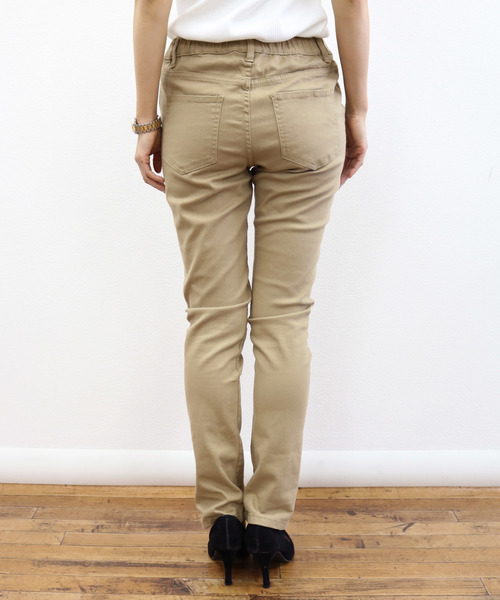 andme（アンドミー）の「ストレッチ綿ツイルチノパンツ ウエストゴム（チノパンツ・レディース・チャコールグレー/ブラック/ベージュ/カーキ・M/L）」の7枚目の写真