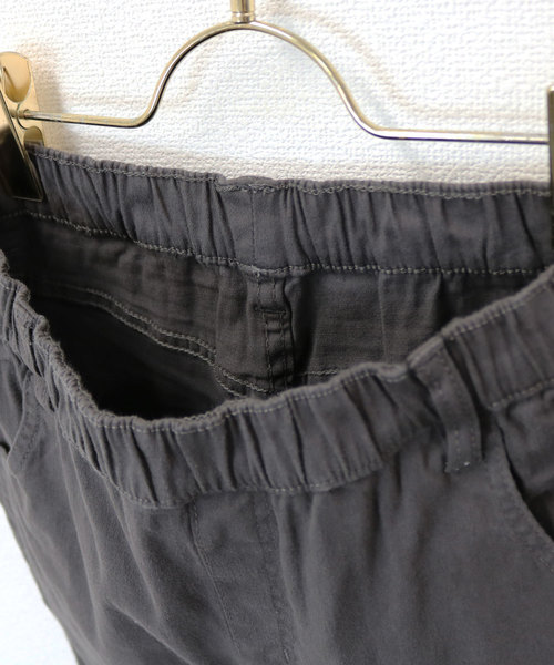 andme（アンドミー）の「ストレッチ綿ツイルチノパンツ ウエストゴム（チノパンツ・レディース・チャコールグレー/ブラック/ベージュ/カーキ・M/L）」の11枚目の写真