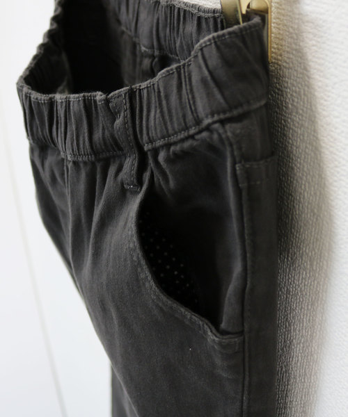 andme（アンドミー）の「ストレッチ綿ツイルチノパンツ ウエストゴム（チノパンツ・レディース・チャコールグレー/ブラック/ベージュ/カーキ・M/L）」の12枚目の写真