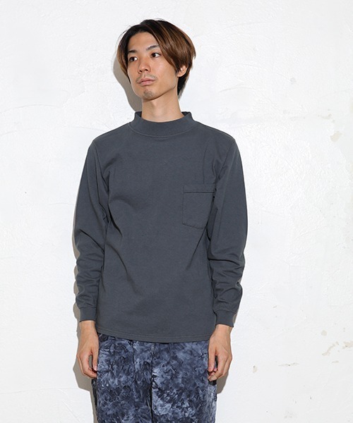 Goodwear(Since1983)（グッドウェア）の「【MADE IN USA】L/S MOCK NECK POCKET T/ロングスリーブモックネックポケットＴ SALE（Tシャツ/カットソー・メンズ・ブラック系その他/マスタード/ネイビー/ブラウン/チャコールグレー/ブラック/ホワイト/ナチュラル/ベージュ系その他/レッド系その他/グリーン/ダークグリーン/パープル/カーキ/オレンジ系その他/ブルー系その他/カーキブラウン/霜降りグレー/ボルドー/ベージュ系その他2/ブラウン系その他/ワイン/ブラウン系その他3/パープル系2/ライトグレー系/ネイビー系/ベージュ系その他3・LARGE/X-LARGE/SMALL/MEDIUM）」の5枚目の写真