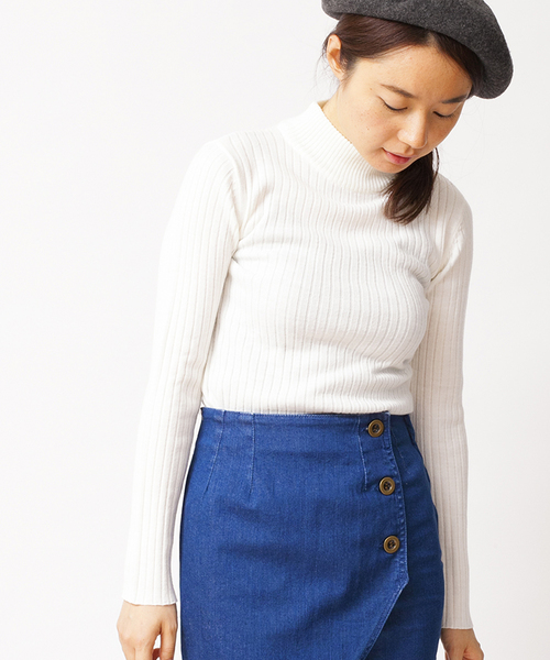 WEGO（ウィゴー）の「WEGO/ワイドリブハイネックニット（ニット/セーター・レディース・オフホワイト/ホワイト系その他/ブラック/ブラック系その他/杢グレー/ダークグリーン/レッド/その他1/ブルー/サックスブルー/パープル/ライトパープル・FREE）」の2枚目の写真