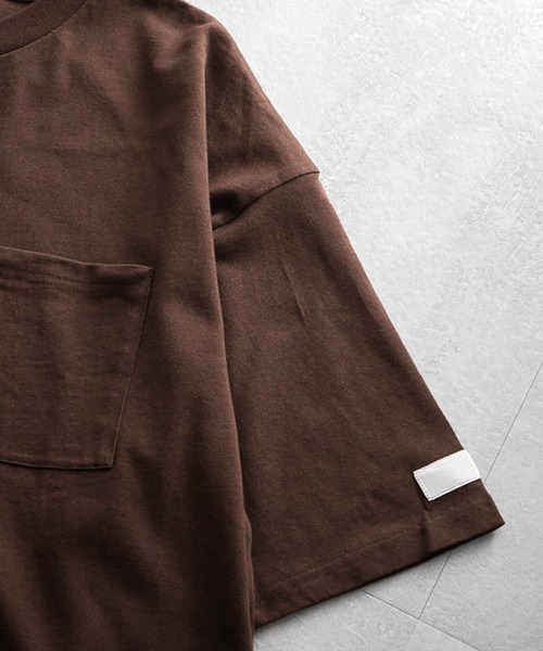 anown（アノン）の「ラベルスリーブ ポケットクルーネック半袖カットソー【ファッションインフルエンサー JUN×anown 限定コラボ】（Tシャツ/カットソー・メンズ・ホワイト/ダークブラウン/ベージュ・M/L）」の7枚目の写真