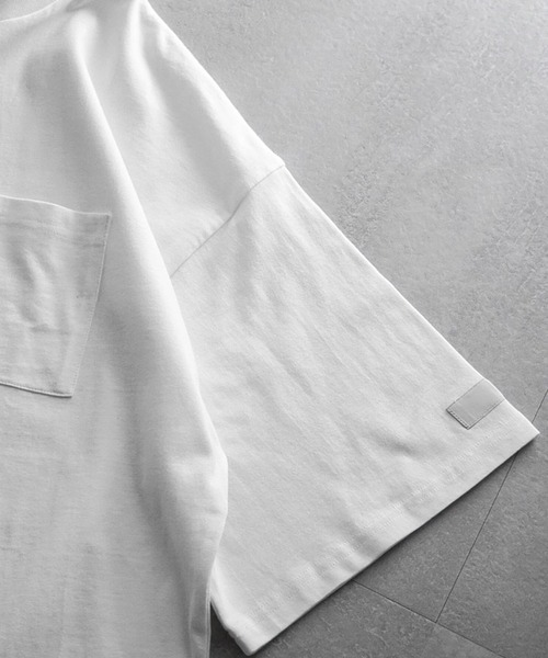 anown（アノン）の「ラベルスリーブ ポケットクルーネック半袖カットソー【ファッションインフルエンサー JUN×anown 限定コラボ】（Tシャツ/カットソー・メンズ・ホワイト/ダークブラウン/ベージュ・M/L）」の6枚目の写真