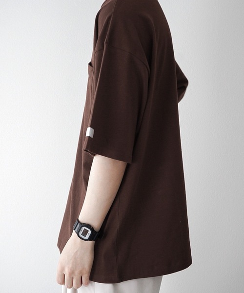 anown（アノン）の「ラベルスリーブ ポケットクルーネック半袖カットソー【ファッションインフルエンサー JUN×anown 限定コラボ】（Tシャツ/カットソー・メンズ・ホワイト/ダークブラウン/ベージュ・M/L）」の9枚目の写真