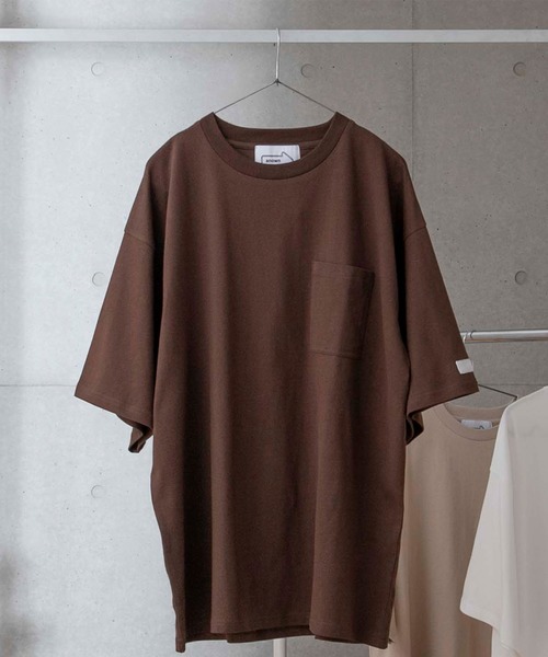 anown（アノン）の「ラベルスリーブ ポケットクルーネック半袖カットソー【ファッションインフルエンサー JUN×anown 限定コラボ】（Tシャツ/カットソー・メンズ・ホワイト/ダークブラウン/ベージュ・M/L）」の11枚目の写真