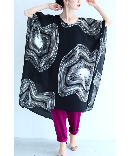 cawaii(カワイイ)の「(黒)歪む円形アートなスクエアチュニック(紐ベルト付)(チュニック・レディース・ブラック・FREE)」の4枚目の写真