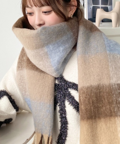 moment+(モーメントプラス)の「【5年連続販売枚数1位】【累計販売枚数25万枚突破!】【34色展開】ボリュームフリンジマフラー(マフラー・レディース・ブラック/パープル/ピンク/ブルー/ライトグリーン/アイボリー/ミント/モカ/グレイッシュベージュ/ピンクベージュ/オリーブ/グレー/オレンジ/グリーン/チャコールグレー/ブラウン/ベージュ/ターコイズブルー/イエロー/クリアグリーン/イエロー×グリーン/ラベンダー/オレンジ系その他/サーモンピンク/ネイビー/レッド/ボルドー/チェック/ピンク系その他/レッド系その他/杢グレー/イエロー系/オレンジ系1/ライトブルー/レッド系・FREE)」の15枚目の写真
