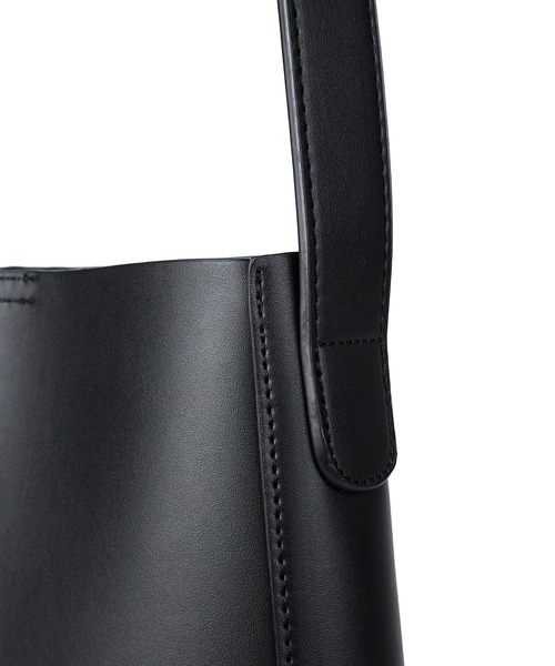 Libra Cue(リブラ キュー)の「Libra ラウンドショルダーバッグ(ショルダーバッグ・レディース・ブラック・FREE)」の6枚目の写真