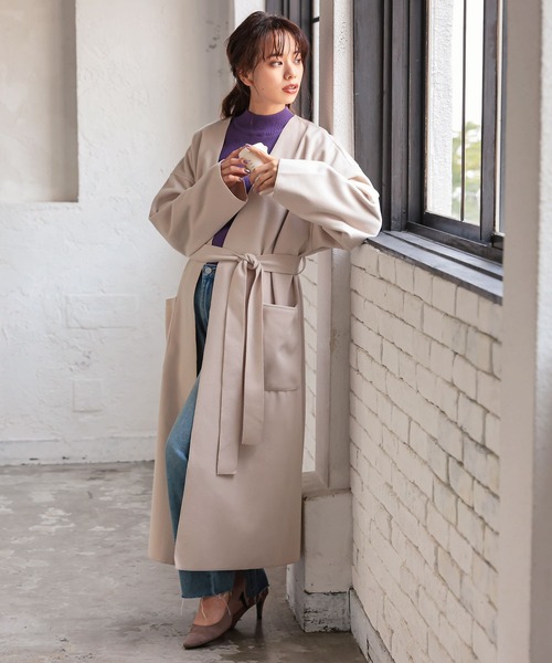 ベルト付きサイドスリットノーカラーガウンコート（ダウンジャケット