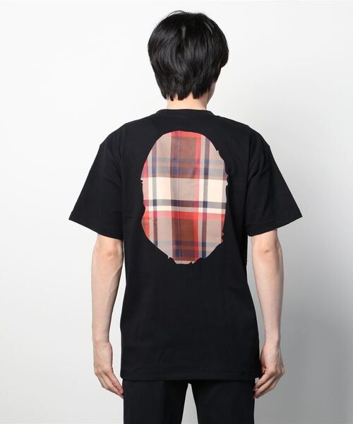 A BATHING APE（アベイシングエイプ）の「BAPE CHECK BIG APE HEAD TEE M（Tシャツ/カットソー・メンズ・ホワイト×レッド/ホワイト×パープル/ブラック×パープル/ブラック×レッド・SMALL/MEDIUM/LARGE/X-LARGE/XX-LARGE/XXX-LARGE）」の16枚目の写真