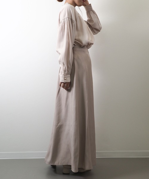 Riberry(リベリー)の「ギャザーボリュームブラウス(シャツ/ブラウス・レディース・ベージュ/オフホワイト/グリーン・MEDIUM)」の12枚目の写真